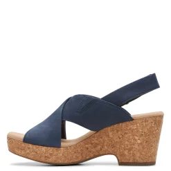 Discount Clarks Women's , Giselle Dove Sandal Navy