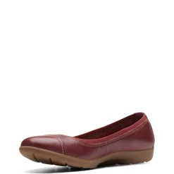 Clarks Women's , Meadow Opal Slip-On Chestnut