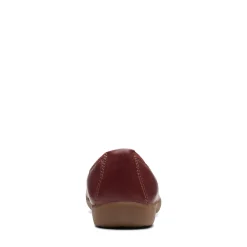 Clarks Women's , Meadow Opal Slip-On Chestnut