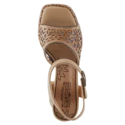Discount L Artiste Women's L'Artiste By Spring Step, Savychic Sandal Beige