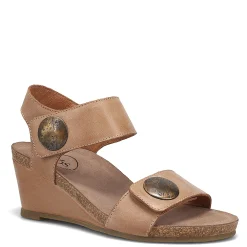 New Taos Women's , Carousel 3 Sandal Tan