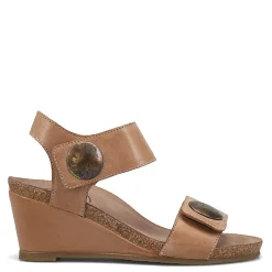 New Taos Women's , Carousel 3 Sandal Tan